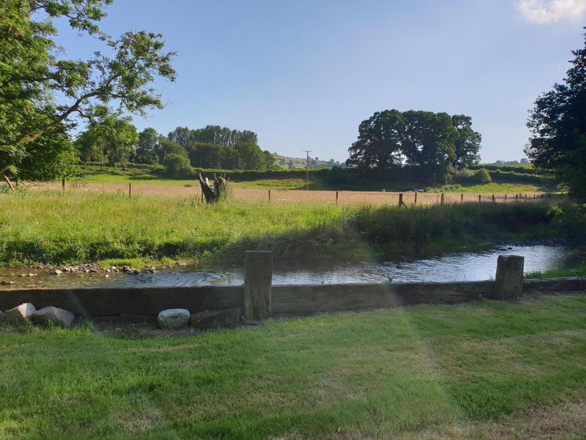Riverside Cabin In Shropshire Oswestry Eksteriør billede