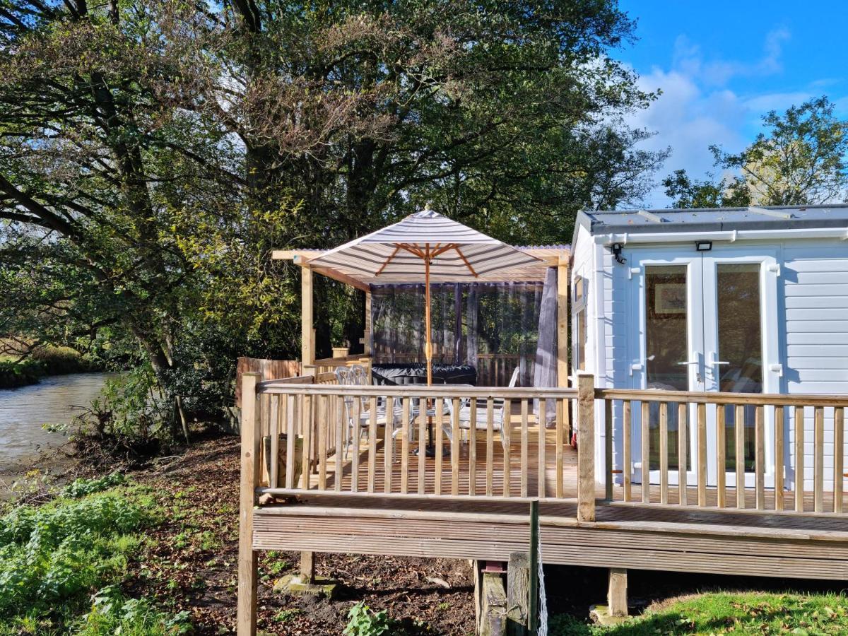 Riverside Cabin In Shropshire Oswestry Eksteriør billede